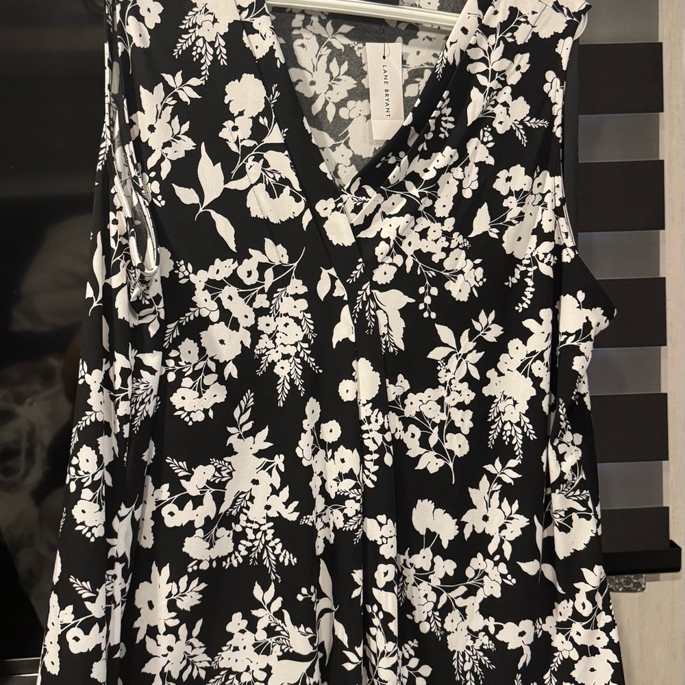 3 Lane Bryant floral Patterned Blouses.
New with tags. - Picture 2 of 7